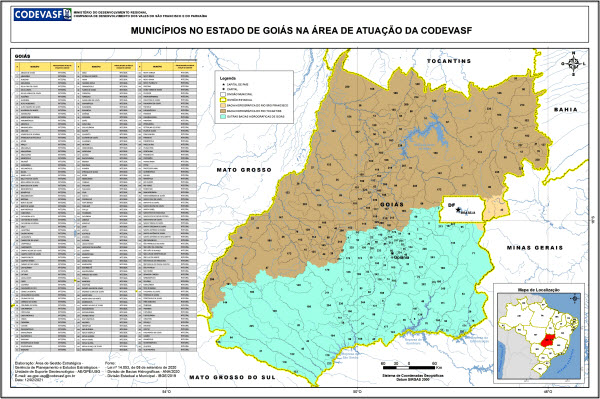 Mapa do estado de Goiás com municípios em duas cores indicando a área de atuação da Codevasf. O mapa inclui limites municipais e estaduais, rodovias, rios, uma tabela de municípios à esquerda e um mapa de localização no canto inferior direito.