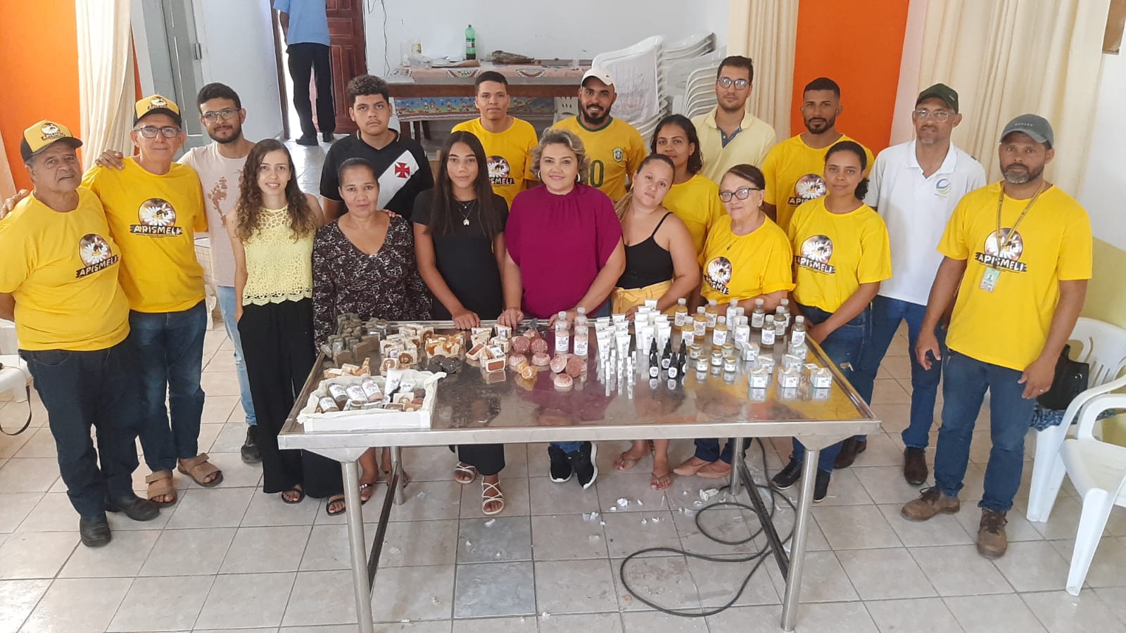 Apicultores capacitados para produzir cosméticos à base de mel, própolis e cera de abelha ganham nova fonte de renda 3.jpg Apicultores capacitados para produzir cosméticos à base de mel, própolis e cera de abelha ganham nova fonte de renda 3.jpg