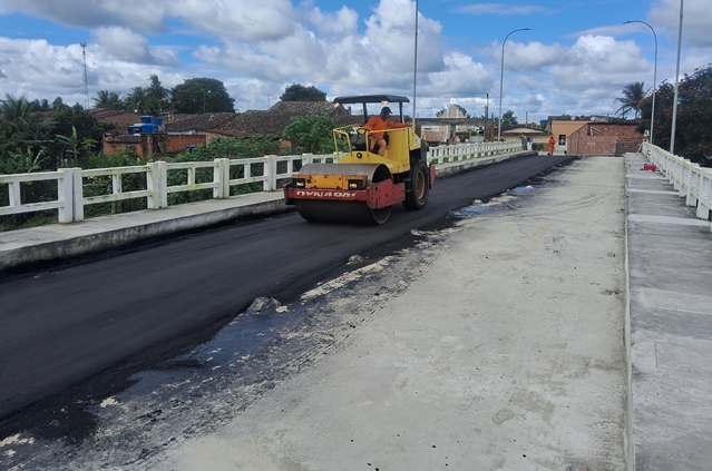 Nova ponte sobre o rio Paraíba dinamiza economia local de Paulo Jacinto (AL).jpg