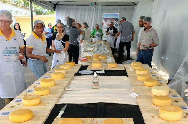 Queijo Minas Artesanal da da Região da Canastra Queijo Minas Artesanal da da Região da Canastra