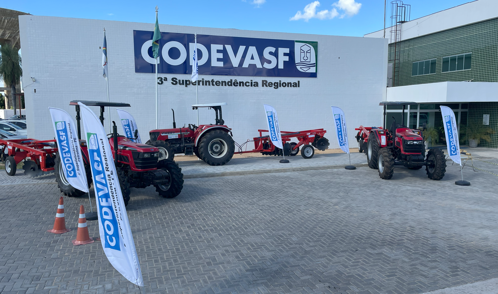 Codevasf entrega equipamentos agrícolas para associações de agricultores familiares do Sertão Pernambucano.png Codevasf entrega R$ 464 mil em equipamentos agrícolas para associações de agricultores familiares do Sertão Pernambucano