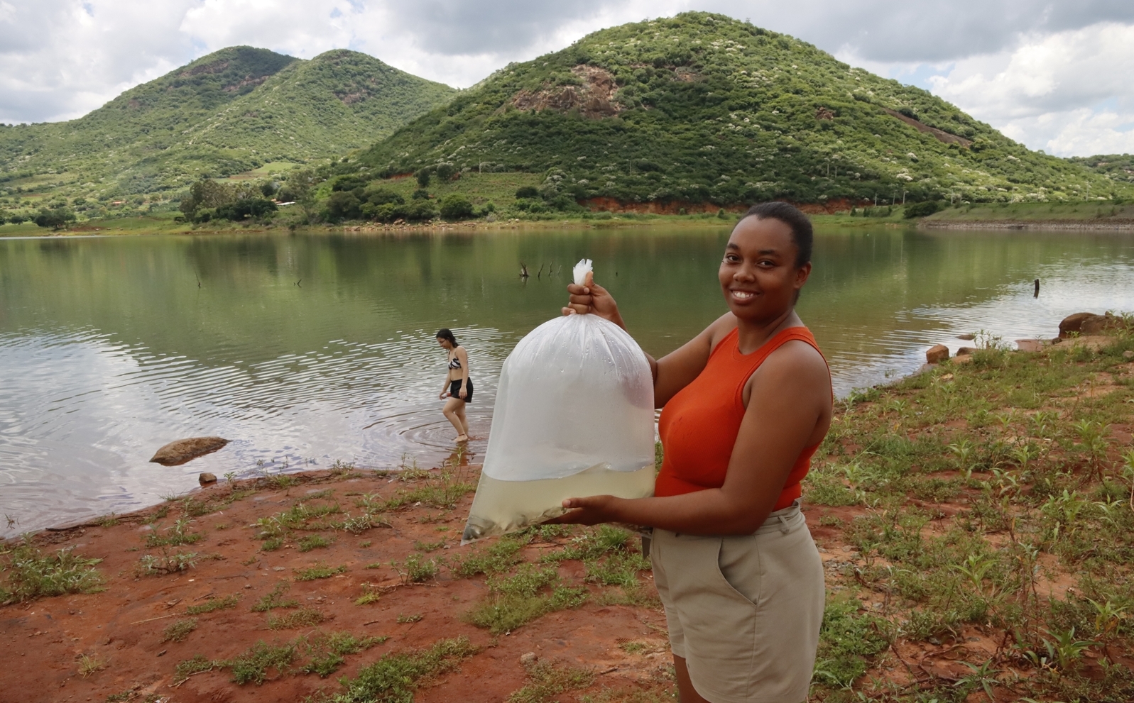 Codevasf realiza peixamentos em barragens administradas pela Companhia.JPG Codevasf realiza peixamentos em barragens administradas pela Companhia