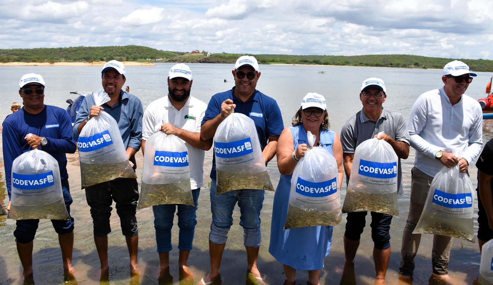 Peixamentos soltam 350 mil alevinos de espécies nativas do São Francisco em Sergipe 2.JPG