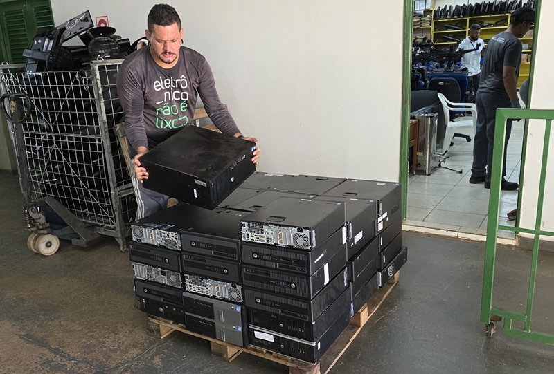 Equipamentos doados são formatados pela Codevasf para garantir segurança dos dados e condições adequadas de uso Equipamentos doados são formatados pela Codevasf para garantir segurança dos dados e condições adequadas de uso