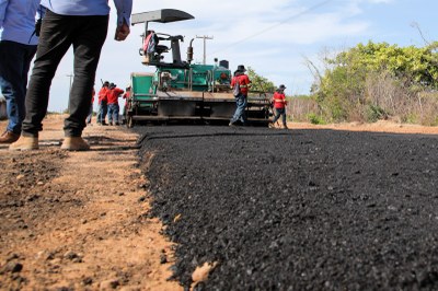 Obra de pavimentação em Araioses