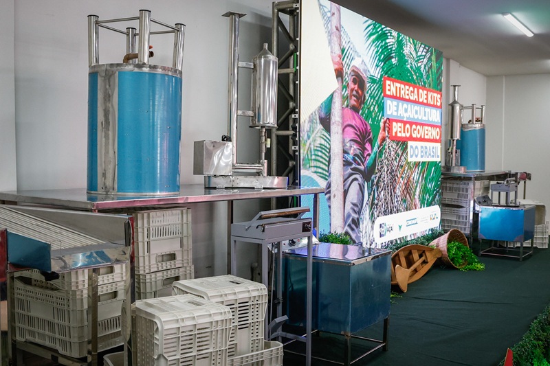 Equipamentos entregues aos produtores de açaí