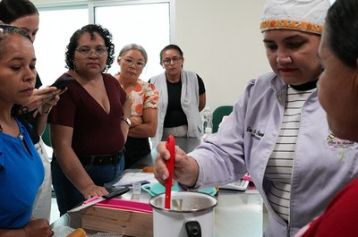 Curso sobre cosméticos a partir de produtos apícolas