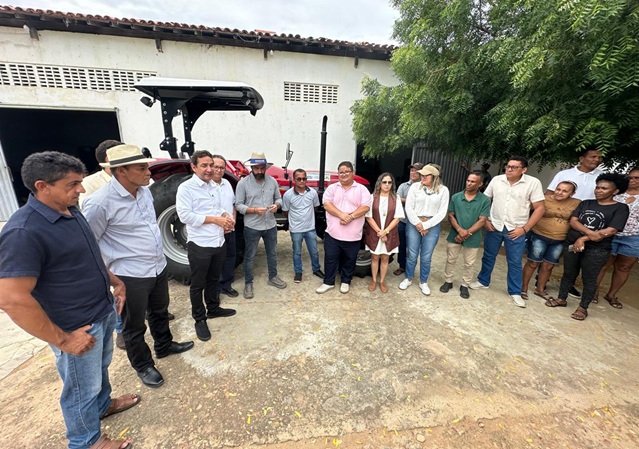 Entrega de equipamento no Marrecas